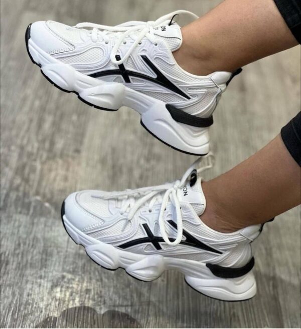 کتونی زنانه مدل asics