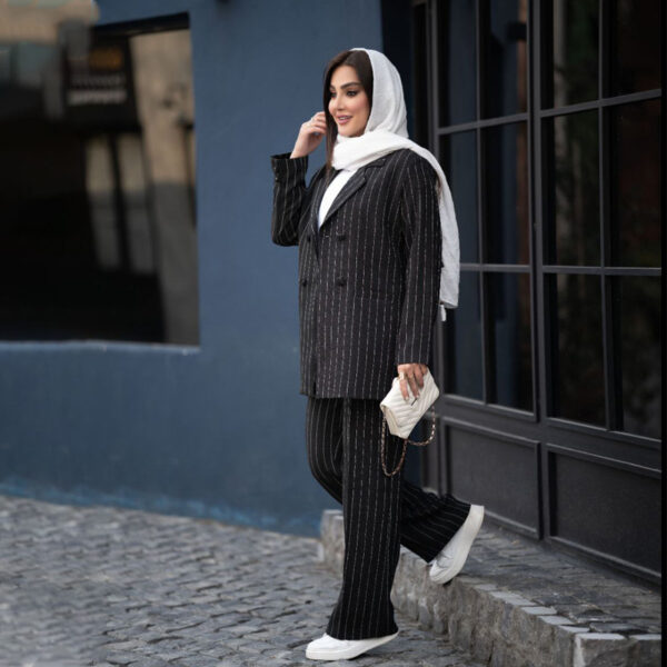 مانتو و شلوار زنانه
