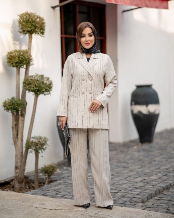 مانتو و شلوار زنانه