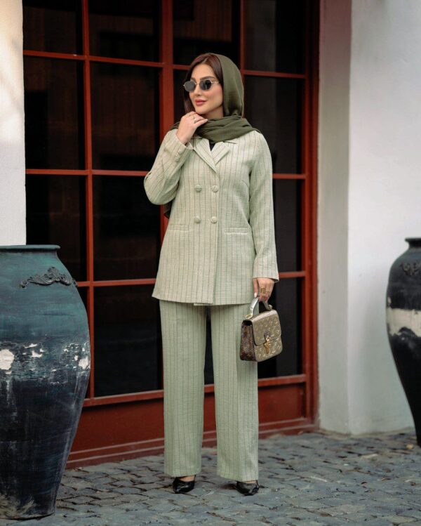 مانتو و شلوار زنانه
